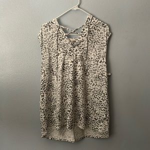 Sleeveless cheetah print hoodie